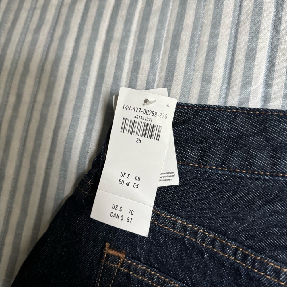 Abercrombie Curve Love High Rise Loose Short - Picture 6 of 6